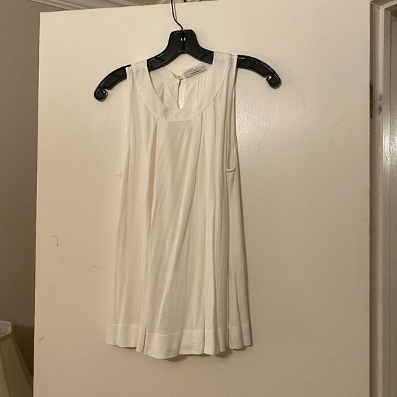 White top - Picture 1 of 2